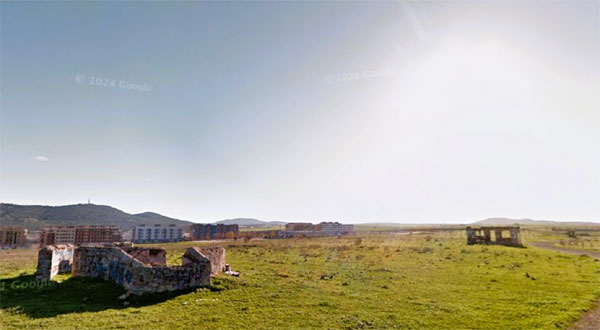 Vista frontal del edificio que albergaba el canon Flak 18